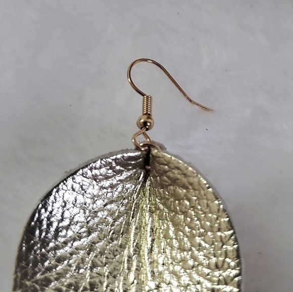 Genuine Leather Pebbled Gold Leaf Tear Drop Dangle Petal Fish Hook Earrings NWOT - Picture 6 of 7